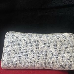 Micheal Kors Wallet